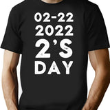02-22 2'S Day 2022 Tuesday February 22Nd 2022 Funny Twosday T-Shirt for Men & Women, T-Shirts Graphic Tee - Black